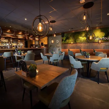 샬레 By Park Pond In The Netherlands