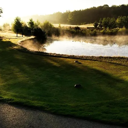 샬레 By Park Pond In The Netherlands 벨트호벤
