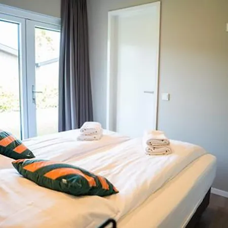 샬레 By Park Pond In The Netherlands 벨트호벤