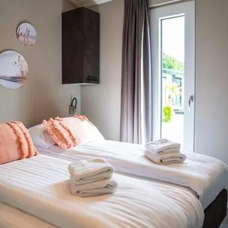 By Park Pond In The Netherlands * 벨트호벤