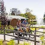 샬레 By Park Pond In The Netherlands *