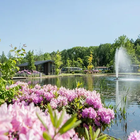 Beautiful On The Water In A Chalet Veldhoven